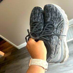 ASICS gel nimbus 23.